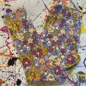 ⭐️3 for $20 Sale‼️ LuLaRoe One Size Floral Leggings